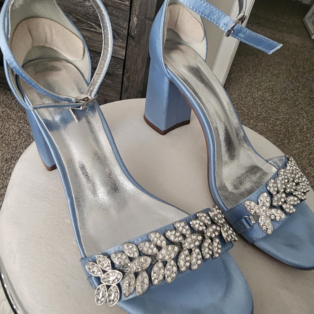 Elegant Blue Heeled Sandals with Crystal Embellishments